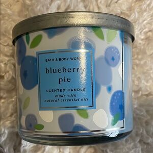 Bath & Body Works Blueberry Pie Candle - Blue and White